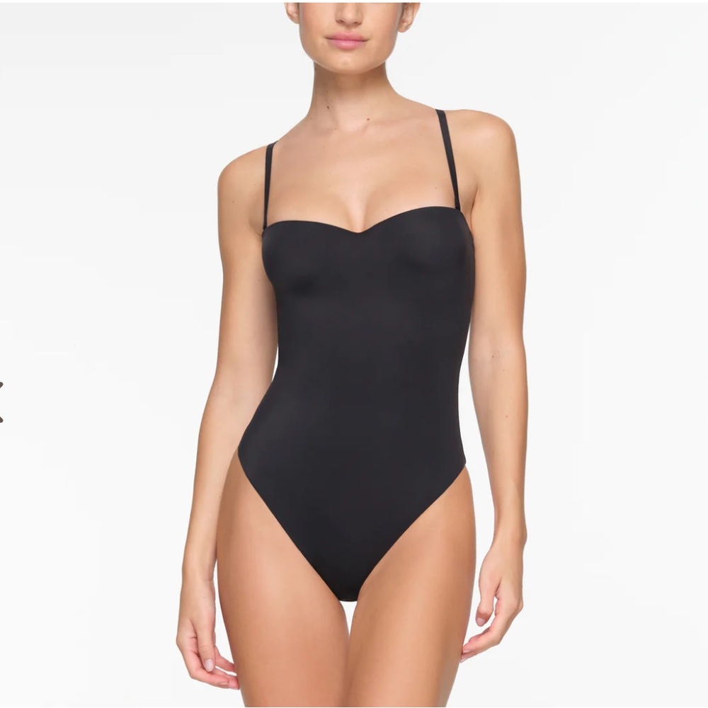 NWT SKIMS CONTOUR LIFT BODYSUIT STRAPLESS BLACK SZ SMALL